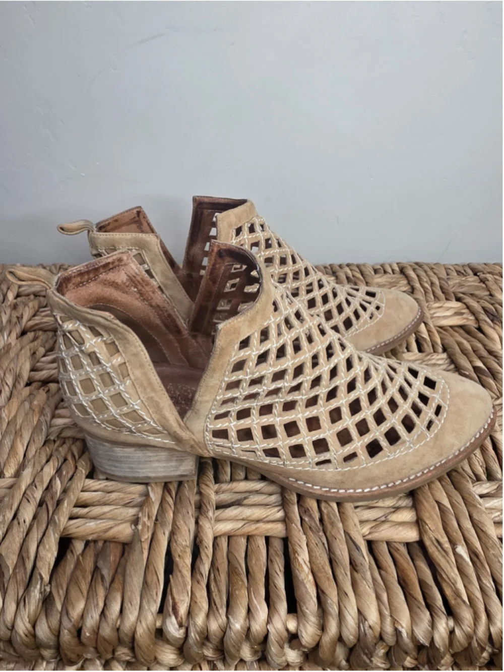 Jeffrey Campbell Taggart Booties Open Cut Outs Sand Leather Sz 9 - Mark On Heel